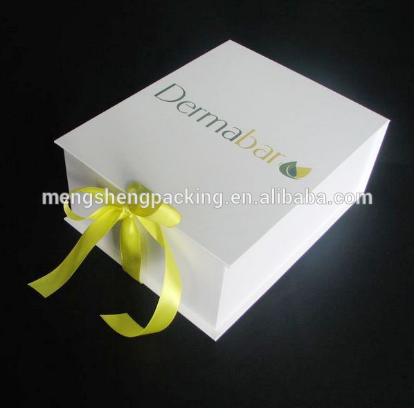 gift box with lid How to Wrap a Plate as a Present